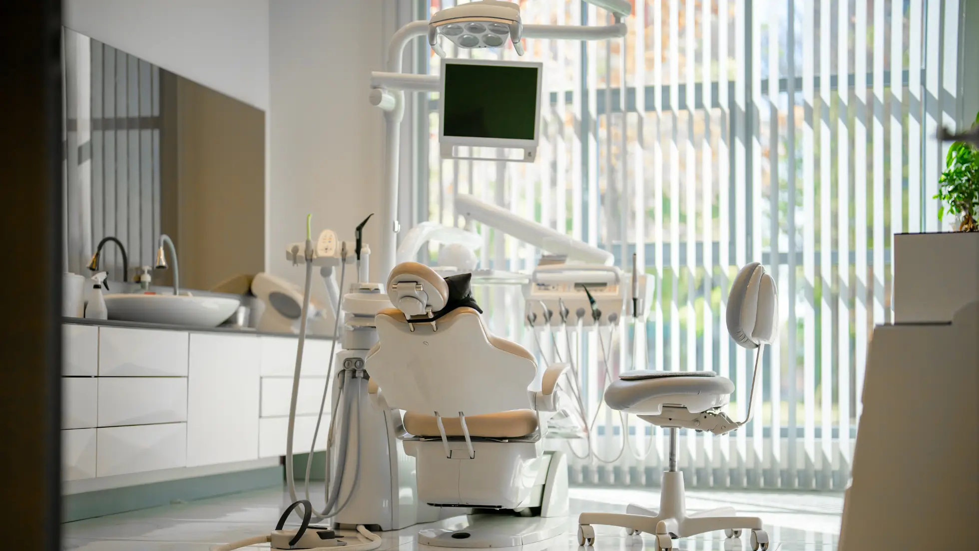 How to Start Dental Clinic in Dubai - Smart Zones UAE