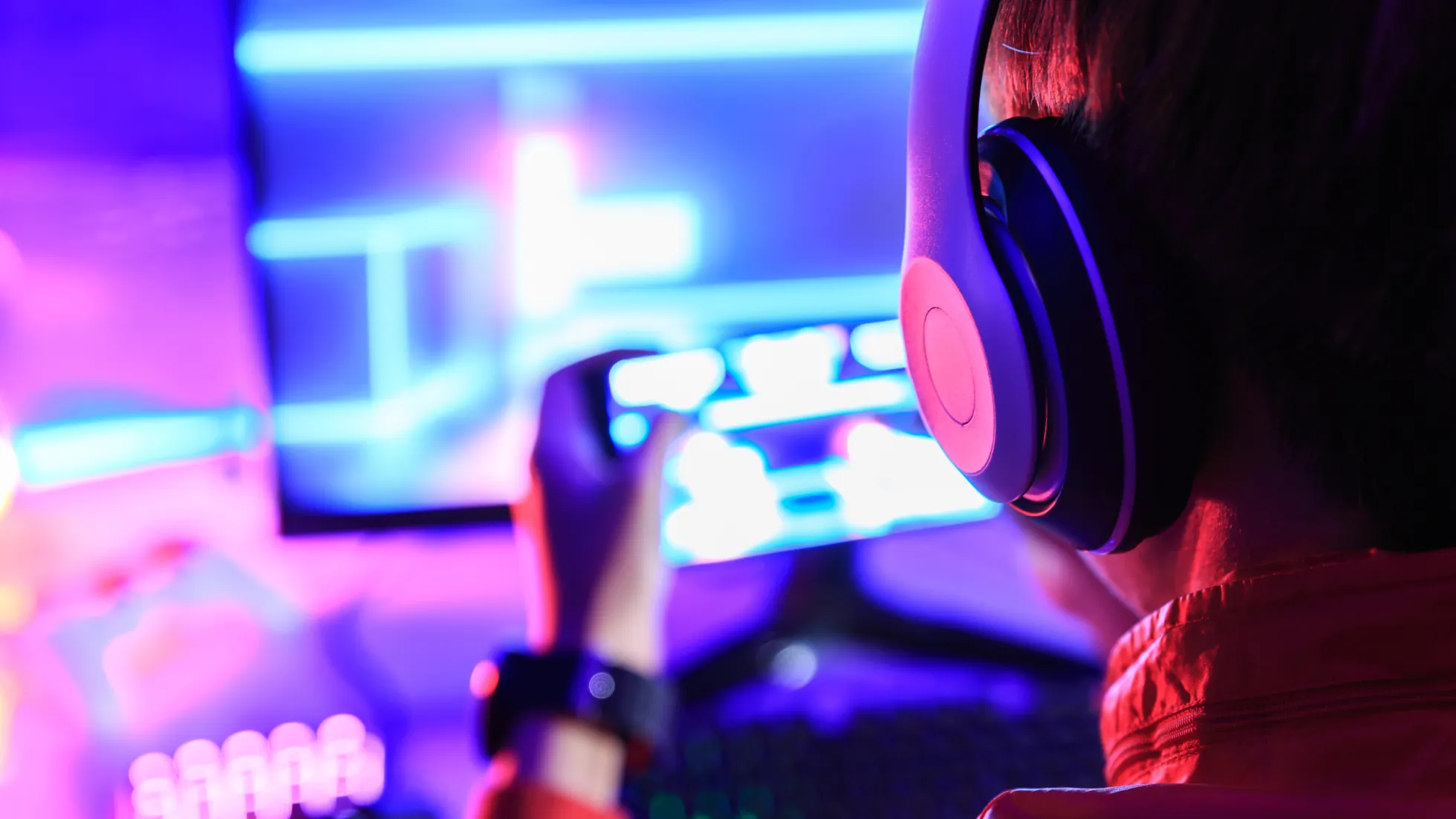 Learn How to Start an Online Gaming Business in Dubai - Smart Zones UAE